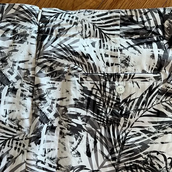 ONE BRAND NEW SKORT AND ONE PAIR OF SHORTS - Picture 6 of 9